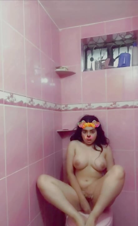 Sevgilisi için mastürbasyon videosu çekiyor