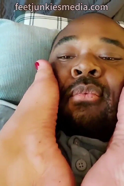 Candice'in bakire boyutu 12 feet n ve ilk ayak parmak emme deneyimi