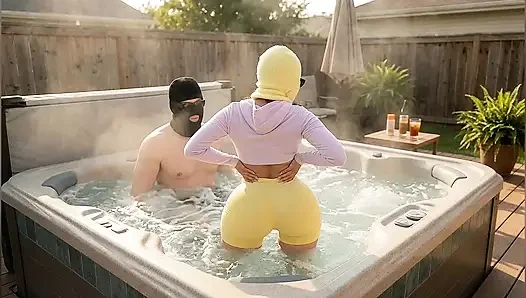 Minyon büyük götlü kız sıkı sarı şortla twerk yapıyor