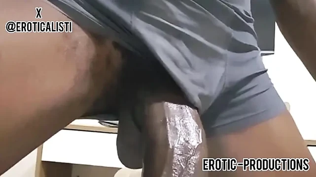 Yarağımda ıslak dillere ihtiyacım var