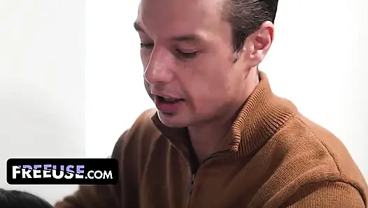 Dengesiz Lana Smalls Johnny Palms onu yakalayana kadar sokaklarda çıplak yürüyor
