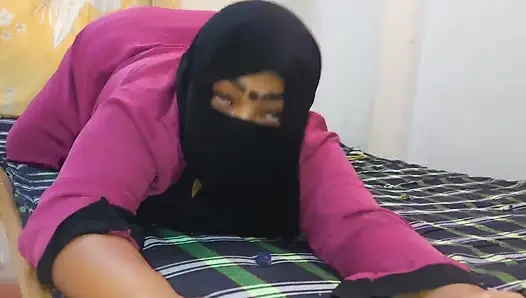 Güzel büyük göt ve ıslak amcık Suudi ateşli üvey anne!