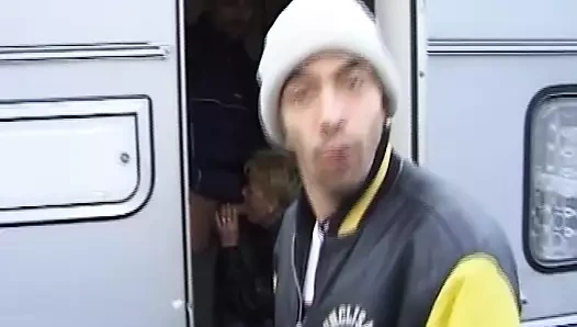 Edepsiz sarışın Alman kaltak boşalmadan önce sert sikiliyor