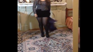 Nachbars Tochter macht mich geil mit ihrer Nylonstrumpfhose