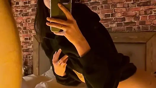 Karımın amını yalıyorum