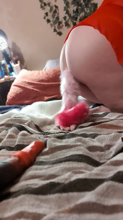 Amcığım büyük dildoyla parçalanıyor