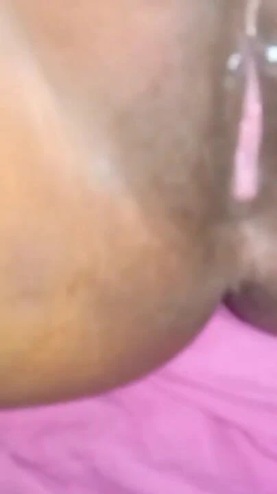 Знаковый момент из "Индийская красотка сводная сестренка с тугой киской трахается с длинным членом"