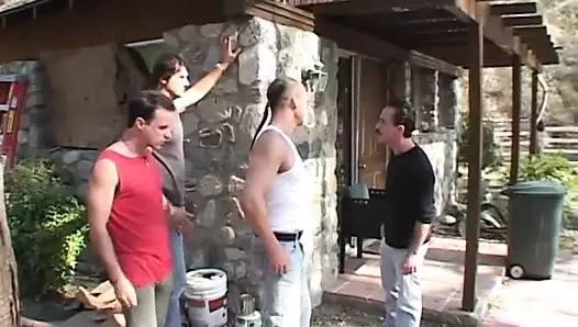 Kıvrımlı abanoz bebek beyaz azgın Çıtçıt bir grup içine çalışır