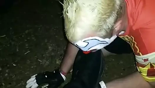 12 numara çamurlu ayakkabıya tapan palyaço