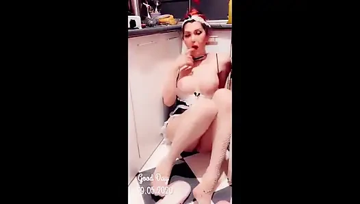 Mistressrola ev temizlikçisi genç seksi