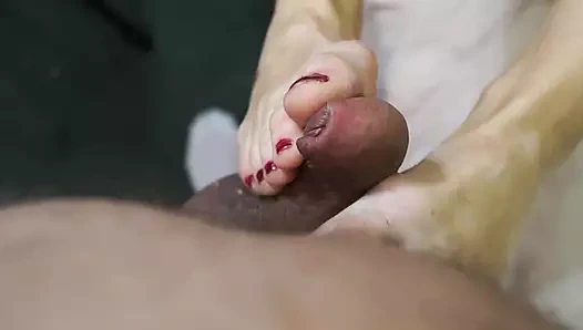 Kıdemli kadın ayakları ile kocasının horoz mastürbasyon