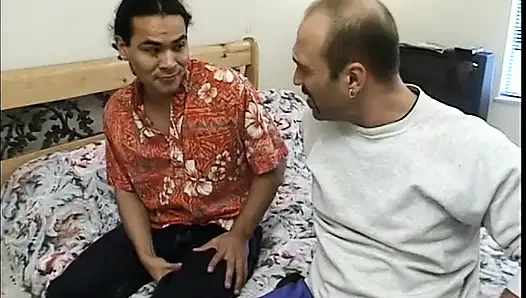 Harika esmer ve adam başka bir adamı biseksüel eyleme sokuyor