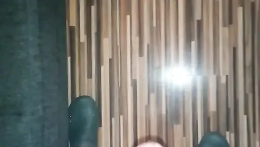 Yarağa binmenin tadını çıkarıyorum