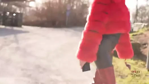 kırmızı çizmelerle yürümek