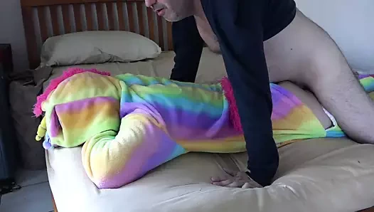 Bir tek boynuzlu atı devirmek