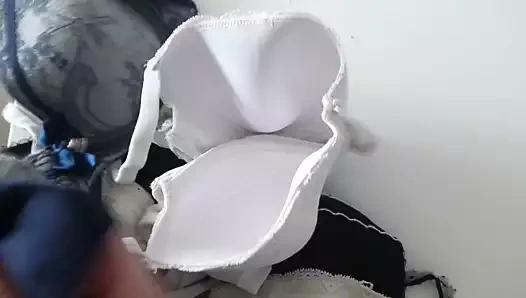 22 yaşındaki arkadaşların sutyenleri