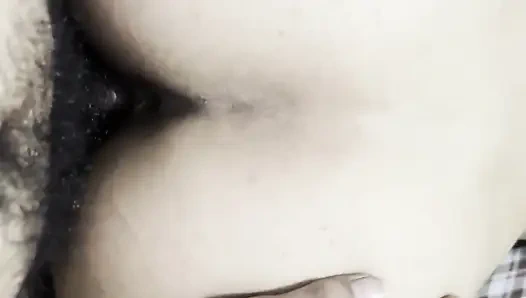 Yaramaz tombul evli kadın kocasının en iyi arkadaşına biniyor