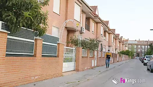 Çaresiz anne genç komşusu ile seks istiyor