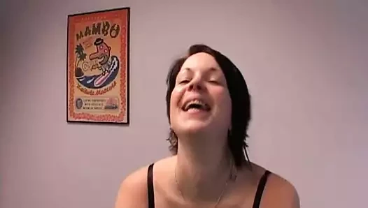 Hollandalı milf özensiz handjob verir, kötü tahrik deneyimi