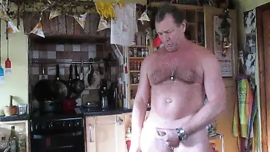 Will Polski evde çıplak ve tamamen ereksiyon