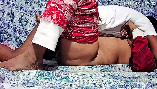 Hintli anne ve baba domalarak seks yapıyor xnxx