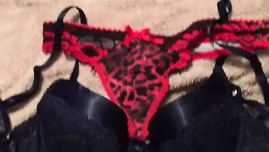 Sexxxy külot ve sutyen almak benim boşalmak