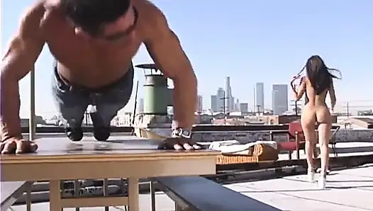 Desperate: Tera Patrick, Monique Alexander'ın yer aldığı sahne 4