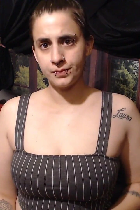 Dr. D şişe yüksek sesle geğiriyor