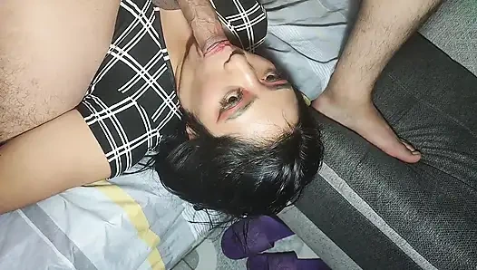 Sadakatsiz evli kadın komşusuyla götünden döl yiyen bir porno videosu çekiyor