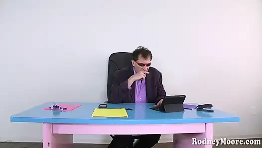 Minyon siyah tatlı lila ateşli sikişiyor ve yüzüne boşalıyor