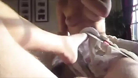 Amateurhorny.seksi Amerikalı çifte ev yapımı seks kaseti sunuyor