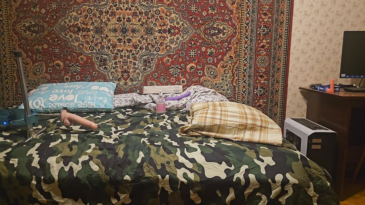 Sasha Earth sikiş makinesiyle seks yapıyor ev yapımı amatör