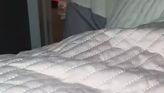 Mini eteğin altında külotsuz üvey anne ve büyük götlü üvey oğlu