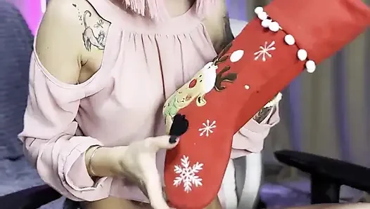 Yeni Noel Baba'nın amcığıma hediyeini deniyorum ve ateşli orgazm oluyor