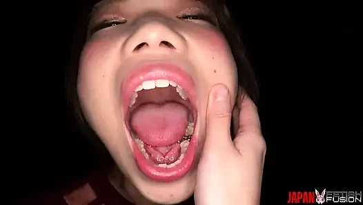 Nanako Hinata ve Koharu salyası amı gibi birbirlerinin burnunu emiyor