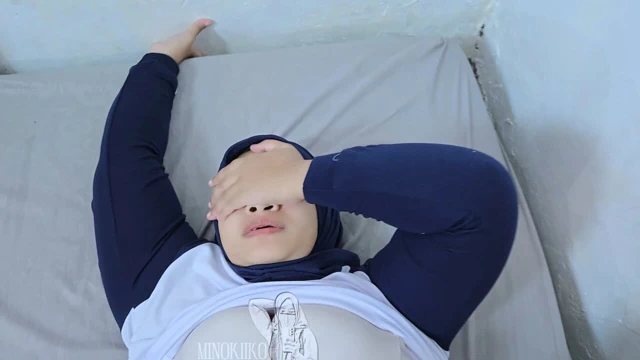 Asyalı tesettürlü liseli kız pe öğretmenine özel sınav vermesini istiyor - minokiiko