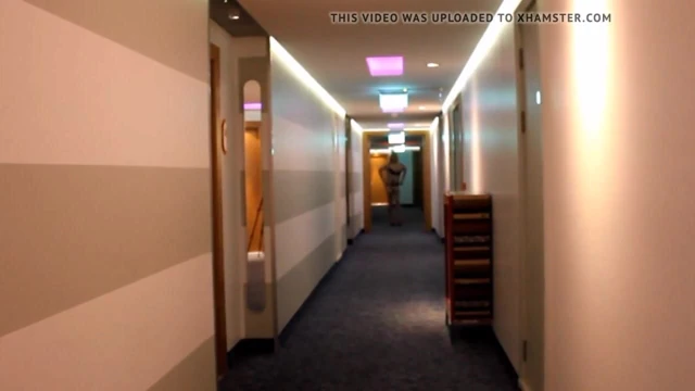sissy devine otel yürüyüş