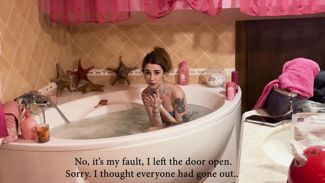 Новая соседка по комнате жесткой молодой студентки на ERASMUS