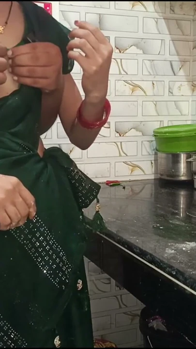 Indian gullu bhabhi ki kitchen me mast chudai hindi sex | Clip 1
