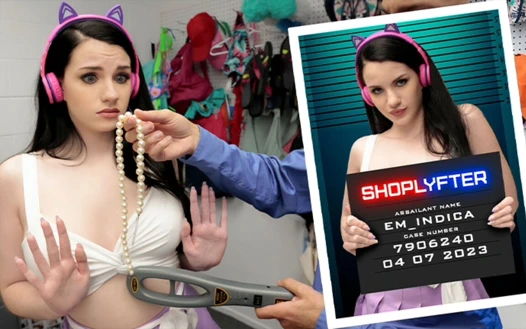 Irl streamer em indica hırsızlık yaparken yakalanıyor ve serbest kalmak için güvenlik görevlisini sikiyor