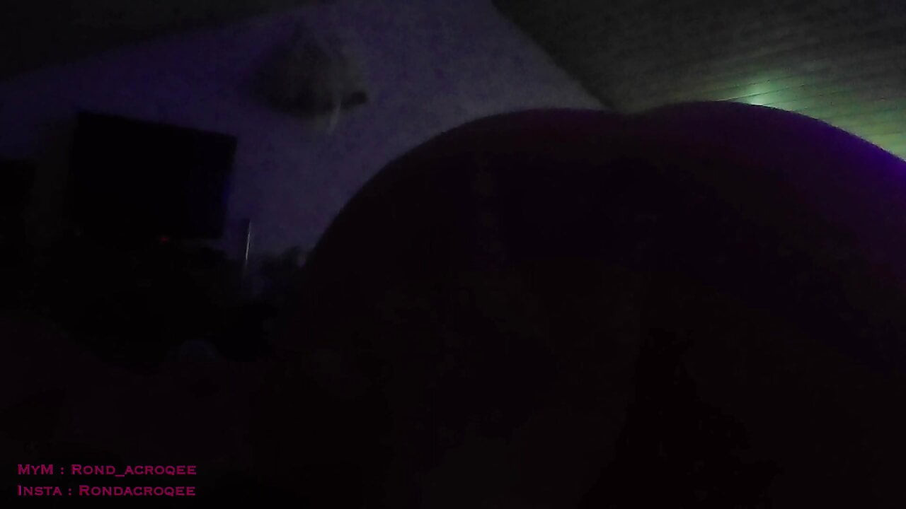 onu emerim bana teşekkür etmek için kıçımı sikiyor!