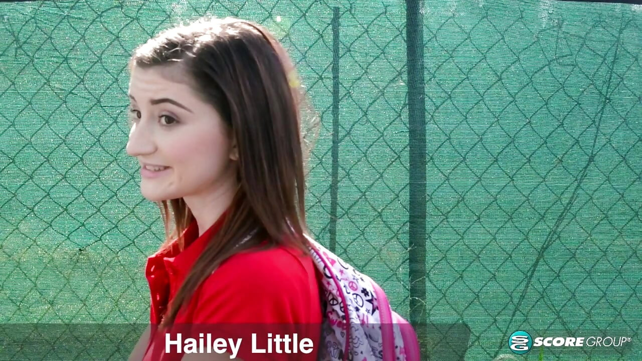 Kız öğrenci Hailey Little özel okul amcığını alıyor