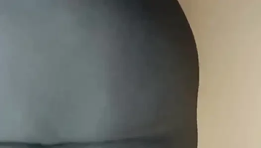 Ağır çekimde taytla düşüyor ve tokatlıyor