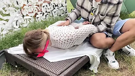 Sarışın yakalandı: ağzı tıkalı ve gıdıklandı