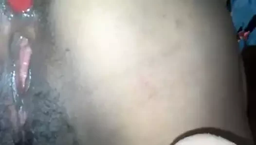 Phillipino kıçını bir oyuncakla sikiyor.