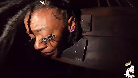 Onu Tokyo'ya götürdü ve eş değiştirme kulübü Tokyo Alanta'da arka tarafı Stormiana'yı havaya uçurdu