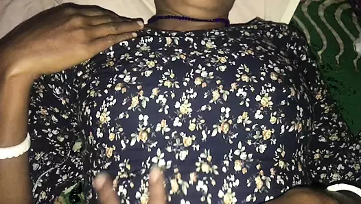 Hintli kız erkek arkadaşıyla yeni ateşli seks videosunda