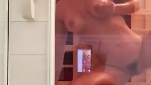 Inscrivez-vous sur notre chat ! Je me dehanche toute nue