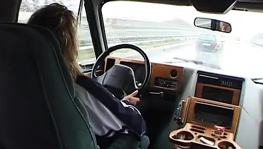 Almanya'dan anal sikilen hatun sıkı göt deliğinden sikiliyor