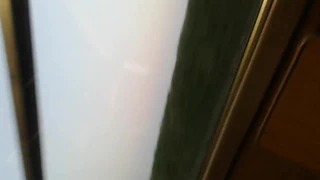 Boş tren kompartımanında çift sikişiyor.